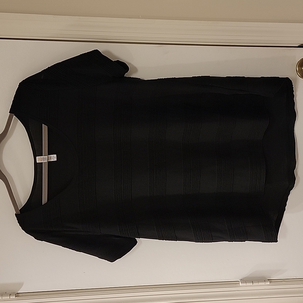 Lularoe 2X t-shirt, black in color. NWOT, never worn